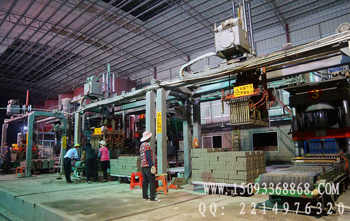 1200噸全自動(dòng)液壓磚機(jī)